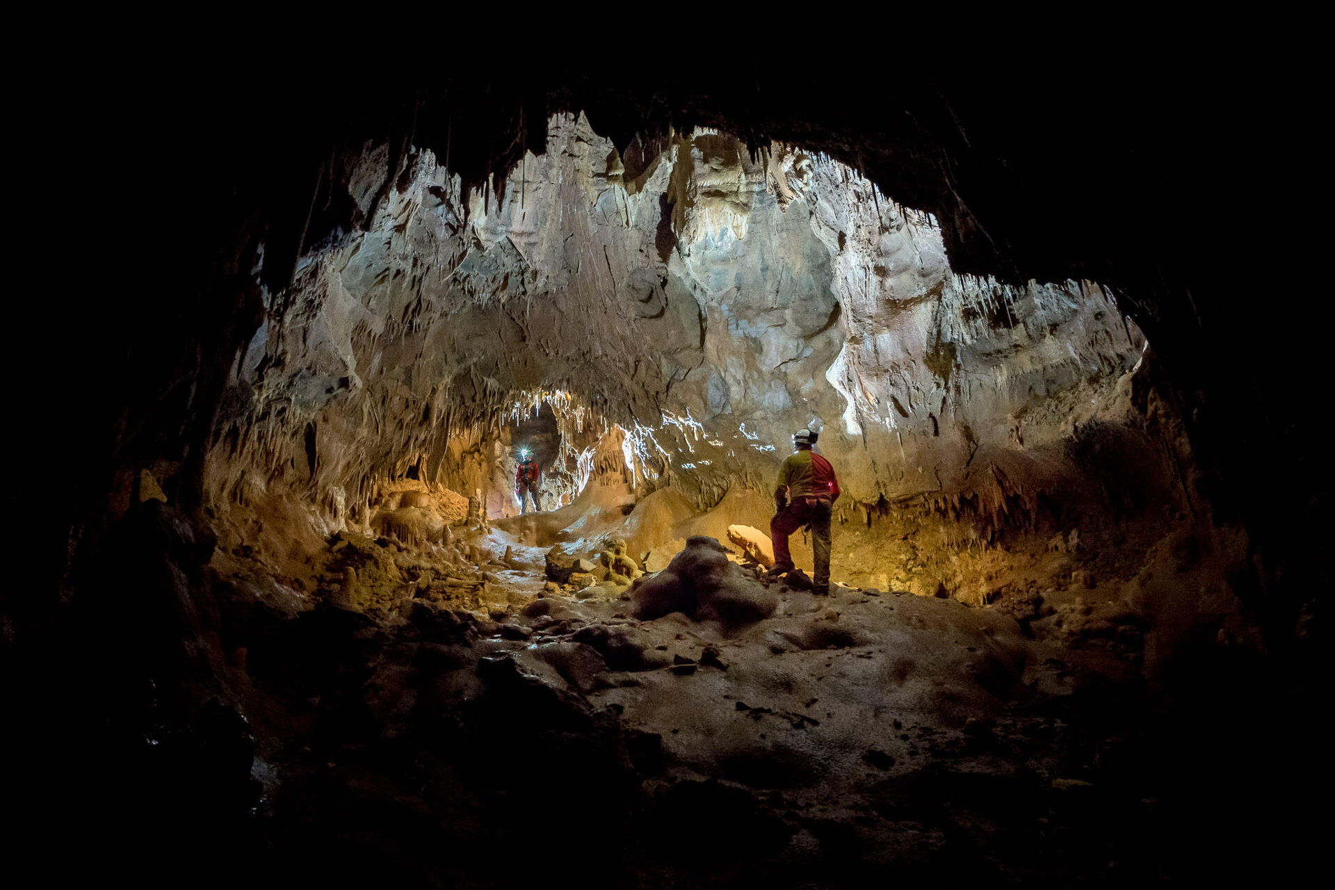 Caves_for_space_exploration_pillars